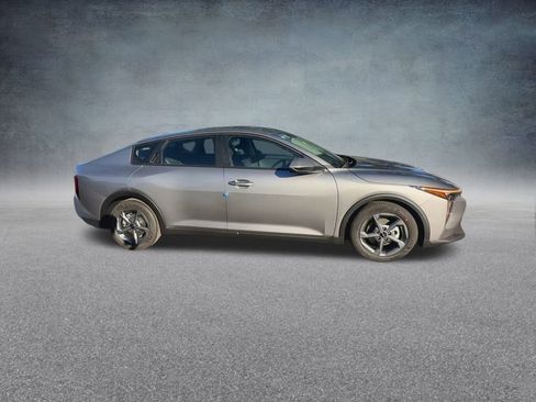 New 2025 Kia K4 LXS image 26