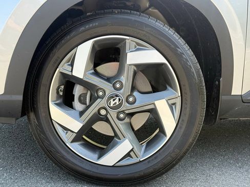 Used 2024 Hyundai Venue SEL FWD image 8