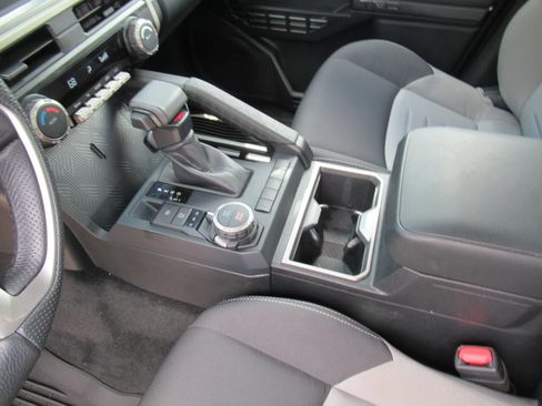 Used 2025 Toyota Tacoma TRD Sport AWD/4WD image 17