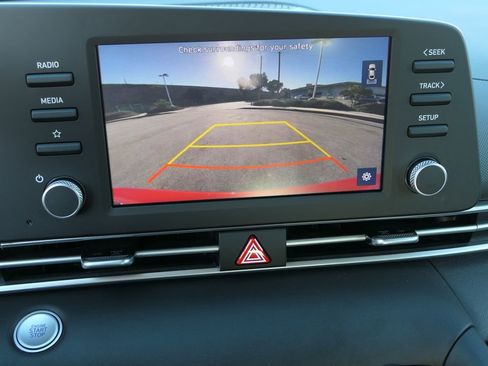 Certified 2023 Hyundai Elantra SEL image 19