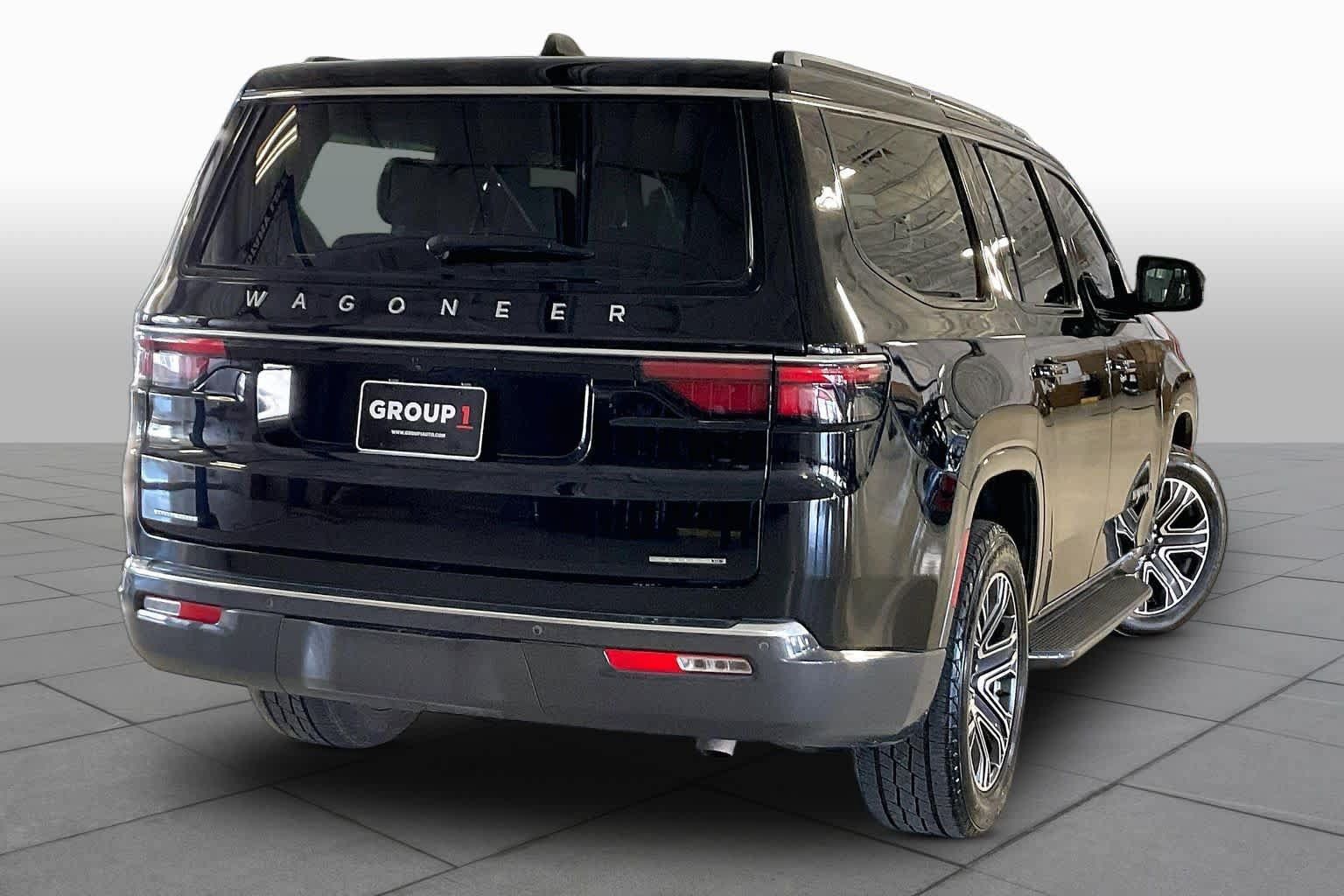Used 2022 Jeep Wagoneer Series III w/ Rear Seat Video Group 1 AWD/4WD image 12