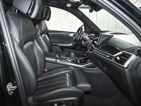 Used 2023 BMW X7 xDrive40i w/ M Sport Package image 65