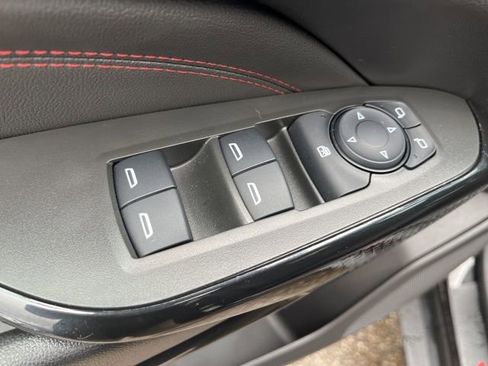 Used 2025 Chevrolet Trax RS w/ Sunroof Package image 12