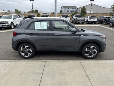 Used 2025 Hyundai Venue SEL FWD image 6