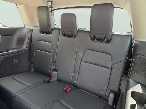 Used 2025 Nissan Pathfinder SL w/ SL Premium Package FWD image 11