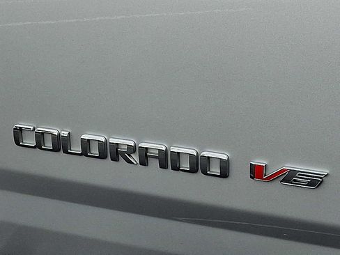 Used 2018 Chevrolet Colorado LT image 29