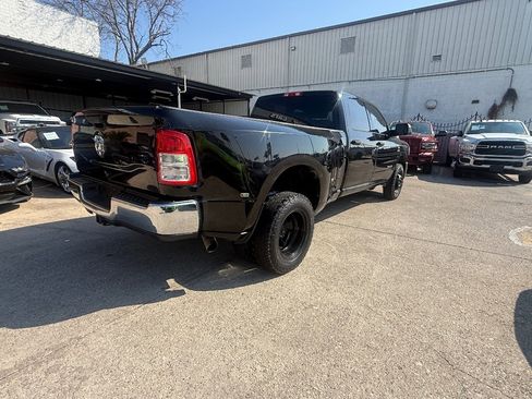 Used 2022 RAM 3500 Tradesman w/ Chrome Appearance Group image 4