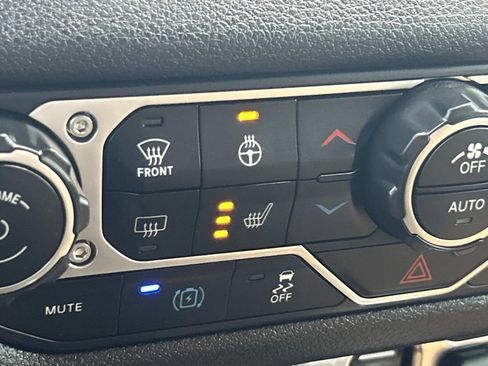 Used 2024 Jeep Wrangler Unlimited AWD/4WD image 37