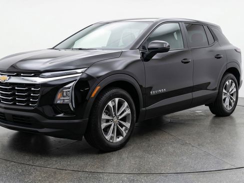 Used 2025 Chevrolet Equinox LT image 3