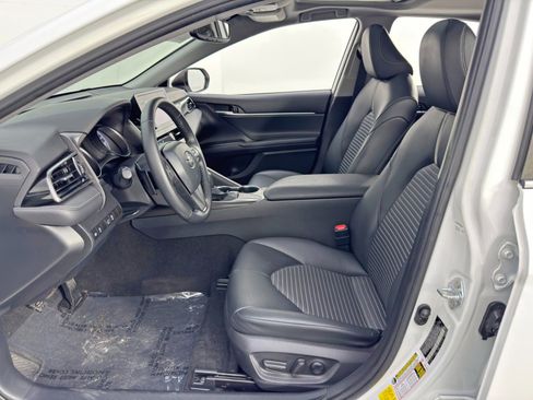 Used 2021 Toyota Camry SE w/ Convenience Package image 16