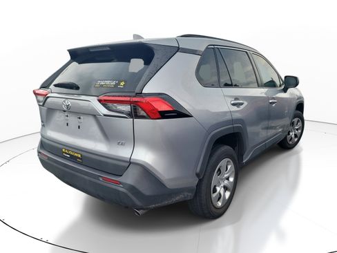 Used 2021 Toyota RAV4 LE FWD image 7