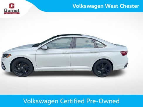 Used 2026 Volkswagen Jetta SE w/ Black Wheel Package FWD image 9