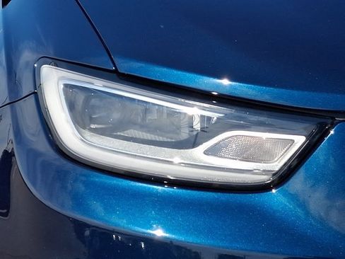 Used 2024 Chrysler Pacifica Touring-L FWD image 9