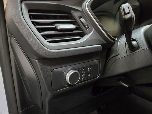 Used 2020 Ford Escape SE image 17