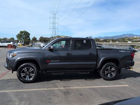Used 2018 Toyota Tacoma TRD Sport image 8