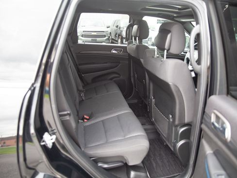 Used 2019 Jeep Grand Cherokee Laredo AWD/4WD image 24