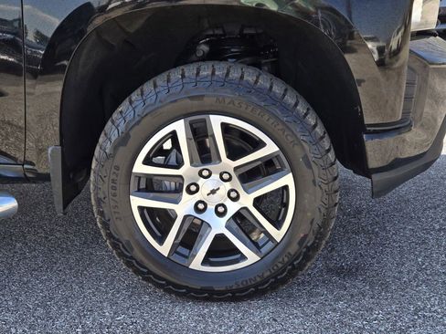 Used 2019 Chevrolet Silverado 1500 Custom Trail Boss w/ Custom Convenience Package image 4