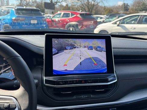 Used 2025 Jeep Compass Trailhawk image 17