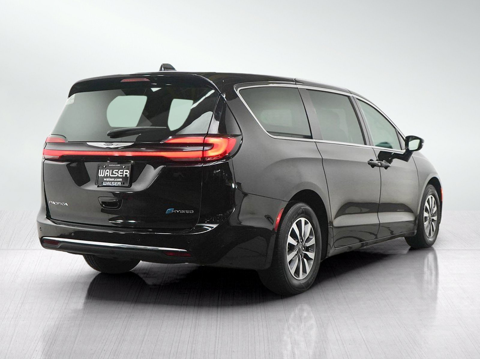 Used 2024 Chrysler Pacifica Limited FWD image 5
