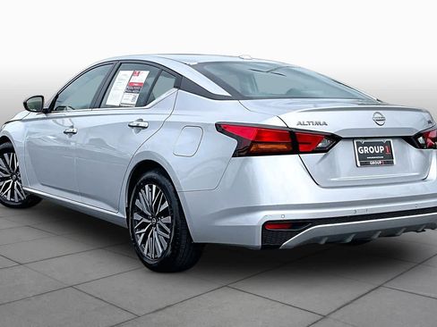 Used 2024 Nissan Altima 2.5 SV FWD image 12
