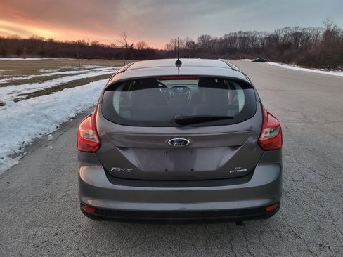 Used 2013 Ford Focus SE w/ SE Winter Pkg image 8