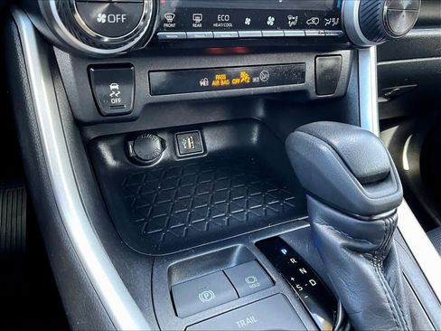 Used 2025 Toyota RAV4 XLE image 27