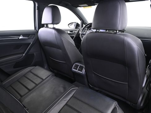 Used 2018 Volkswagen Golf R 4-Door image 17