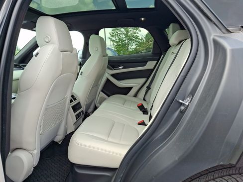 New 2026 Jaguar F-PACE R-Dynamic S AWD/4WD image 8