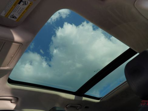 Used 2019 Jaguar F-PACE Premium image 26