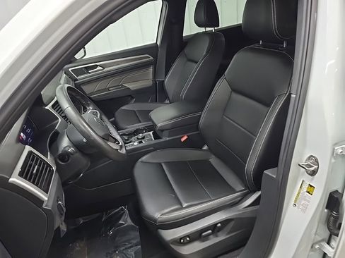 Used 2023 Volkswagen Atlas Cross Sport SE AWD/4WD image 29