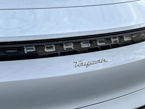 Used 2022 Porsche Taycan image 27