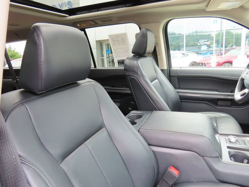 Used 2024 Ford Expedition Max XLT AWD/4WD image 34