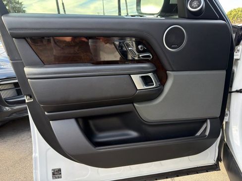 Used 2020 Land Rover Range Rover image 17