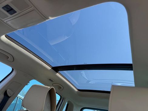 Used 2011 Volkswagen Tiguan S image 24