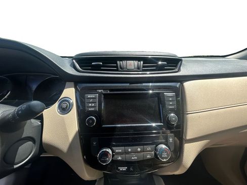Used 2019 Nissan Rogue SV AWD/4WD image 11