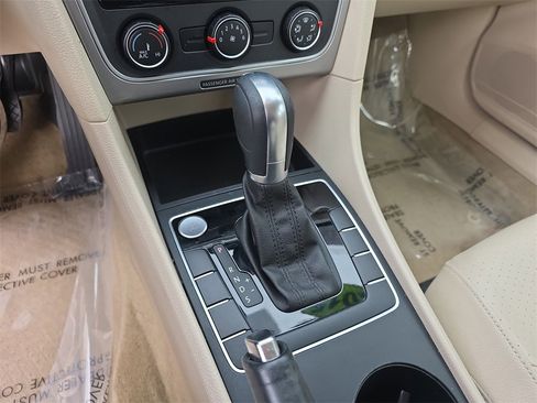 Used 2015 Volkswagen Passat 1.8T Limited Edition image 25