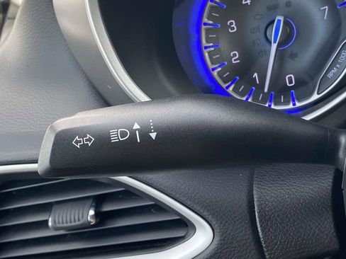 Used 2023 Chrysler Pacifica Touring-L image 21