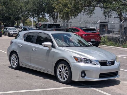 Used 2013 Lexus CT 200h w/ Premium Pkg w/Navigation FWD image 3