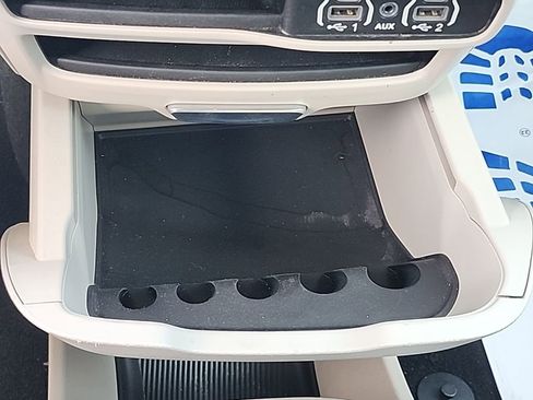 Certified 2023 Chrysler Pacifica Touring-L image 9