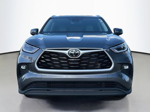 Used 2021 Toyota Highlander XLE AWD/4WD image 17