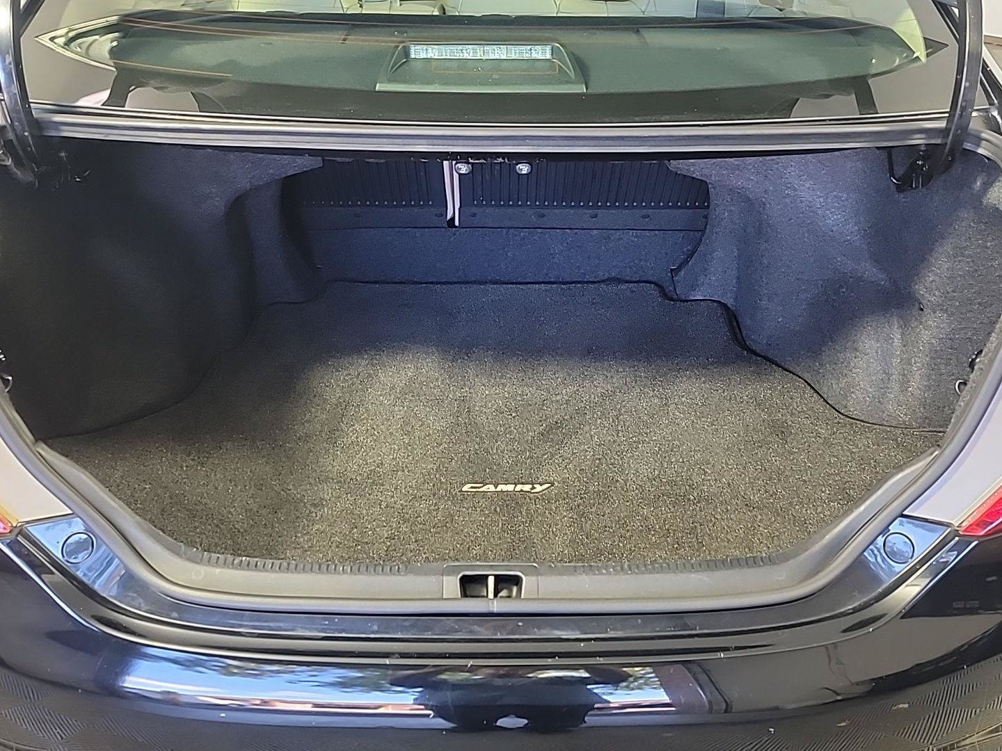 Used 2012 Toyota Camry XLE w/ Leather Pkg FWD image 7