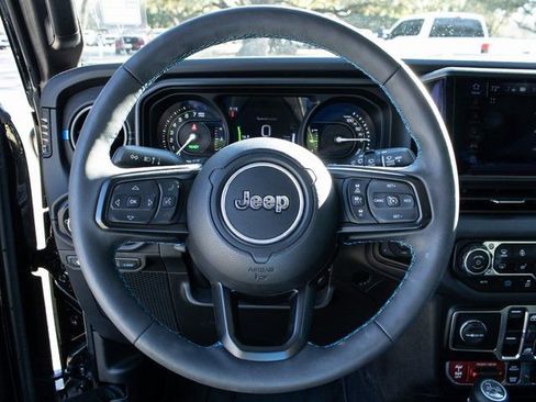 Used 2025 Jeep Wrangler Unlimited Rubicon 4xe w/ Safety Group AWD/4WD image 11