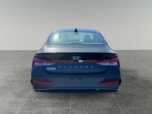 New 2025 Hyundai Elantra Sport image 4