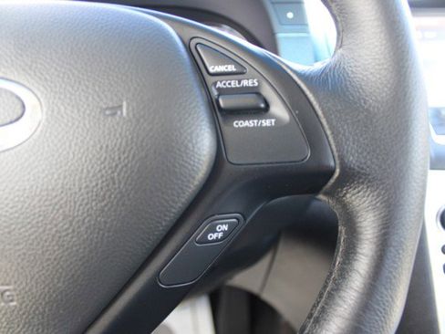 Used 2014 INFINITI Q60 Convertible w/ Premium Package RWD image 18