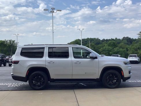 Used 2022 Jeep Wagoneer Series I w/ Premium Group I image 4