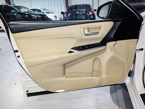 Used 2017 Toyota Camry XLE FWD image 13