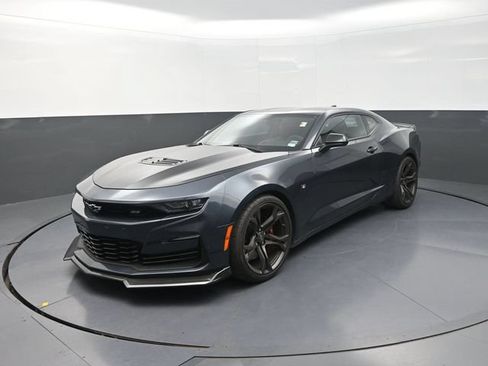 Used 2020 Chevrolet Camaro SS RWD image 3
