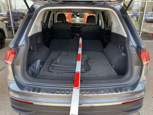 Certified 2023 Volkswagen Tiguan SE AWD/4WD image 19
