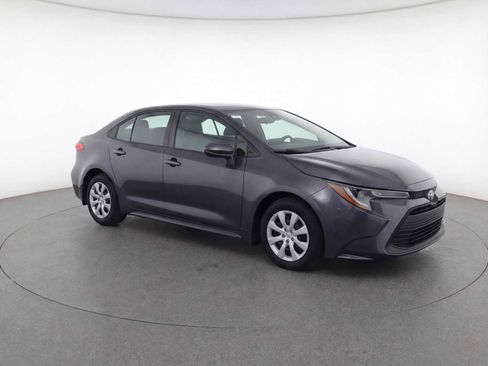 Used 2023 Toyota Corolla LE image 3
