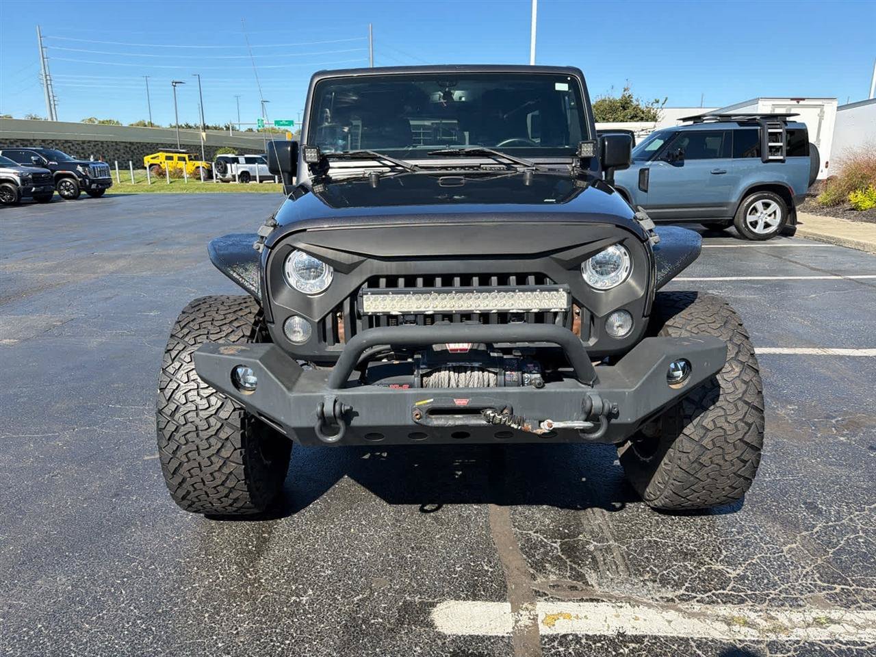 Used 2017 Jeep Wrangler Unlimited Sahara w/ Connectivity Group AWD/4WD image 3